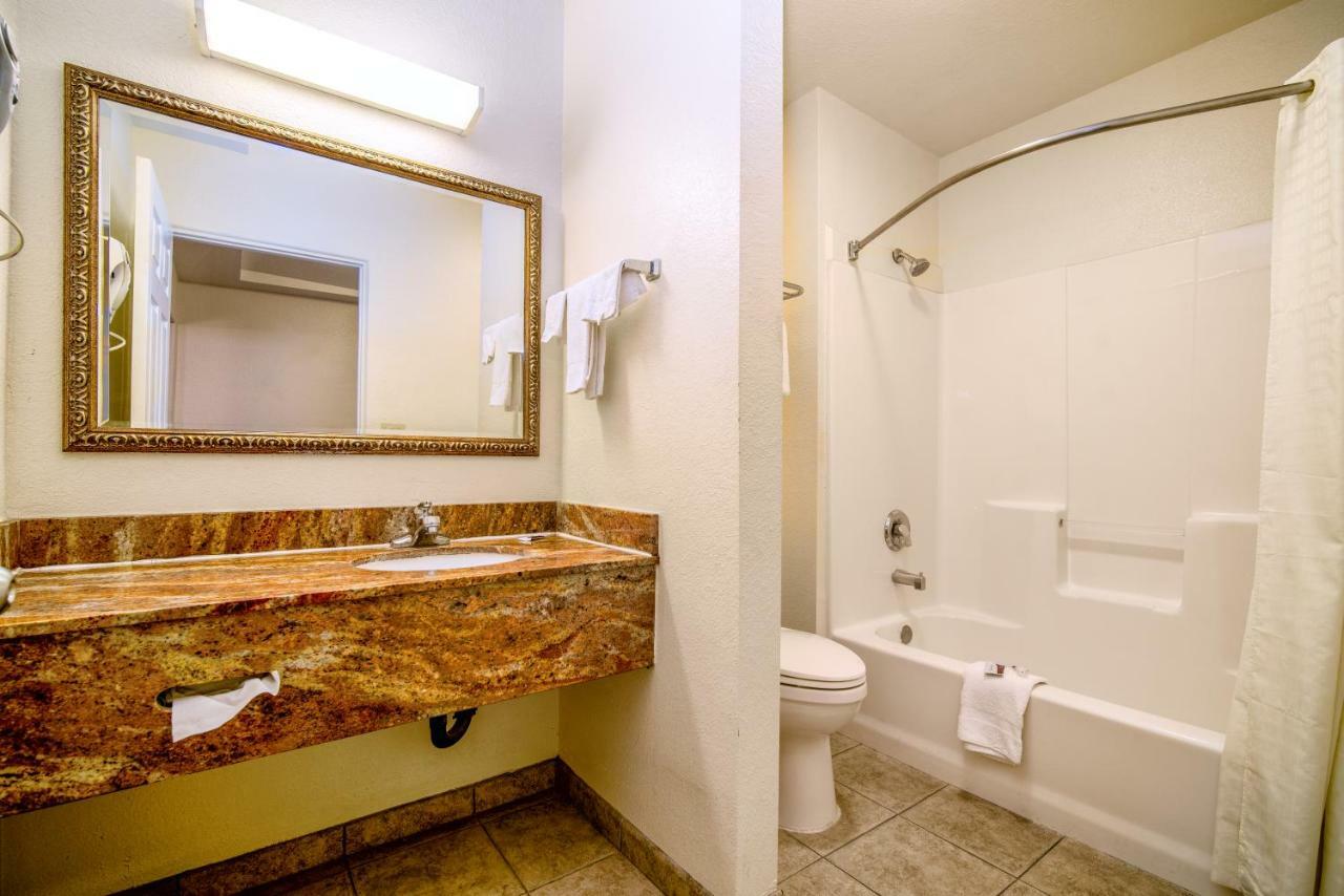 Regency Inn & Suites Downey Exterior foto