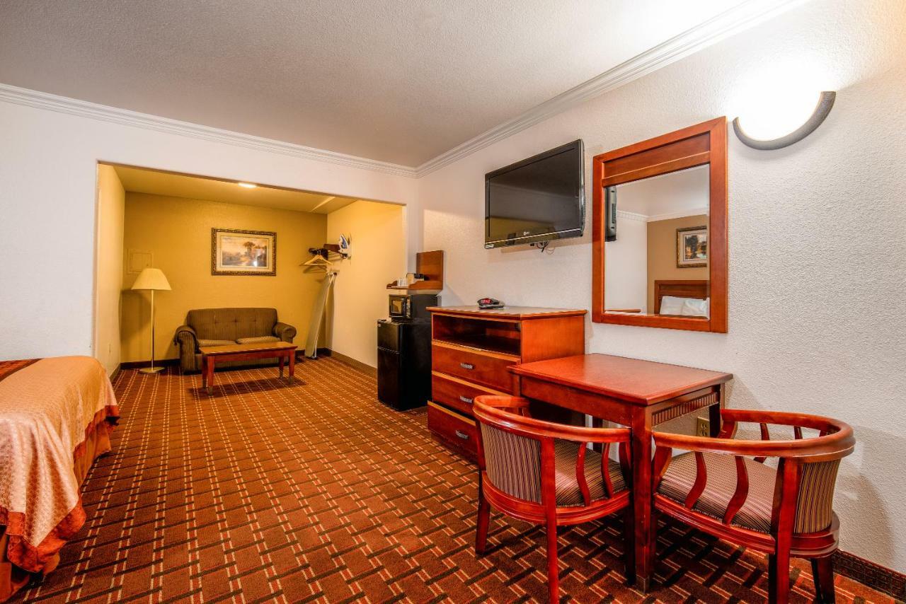 Regency Inn & Suites Downey Exterior foto